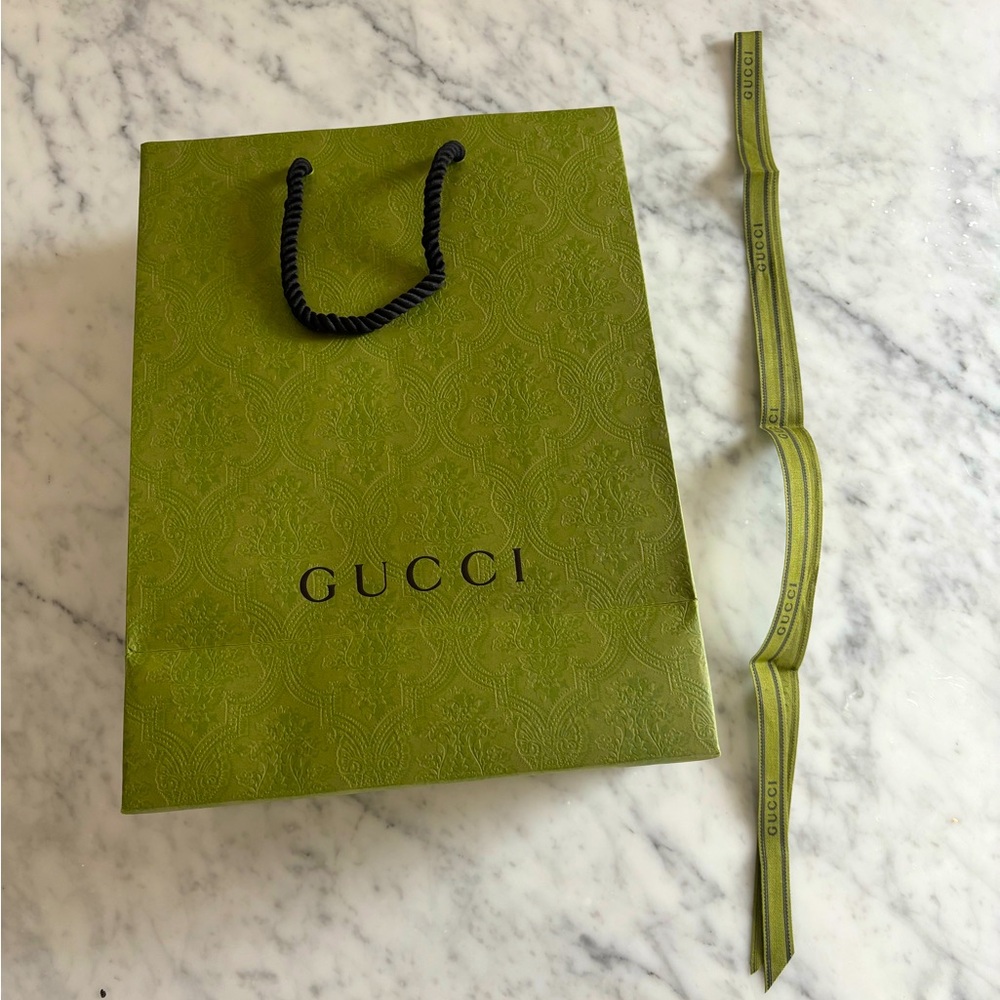 Gucci green embossed damask shopper bag with green gucci ribbon 36”